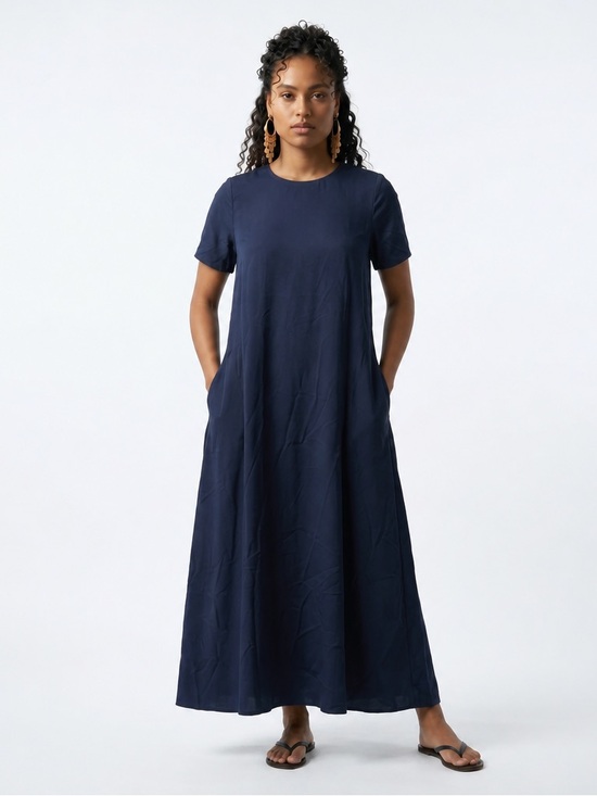 Reitmans Dresses & Skirts - A line Satiny maxi dress with pockets